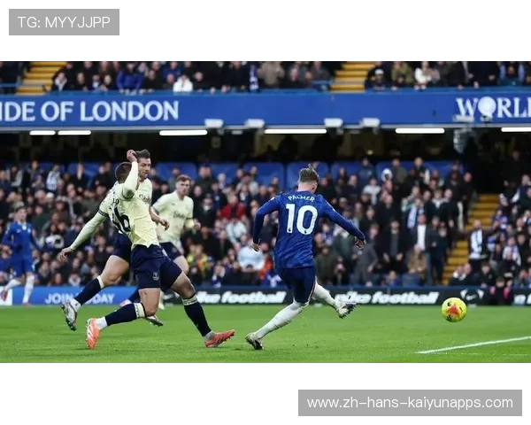 切尔西—巴克利中路直塞撕破对方防线